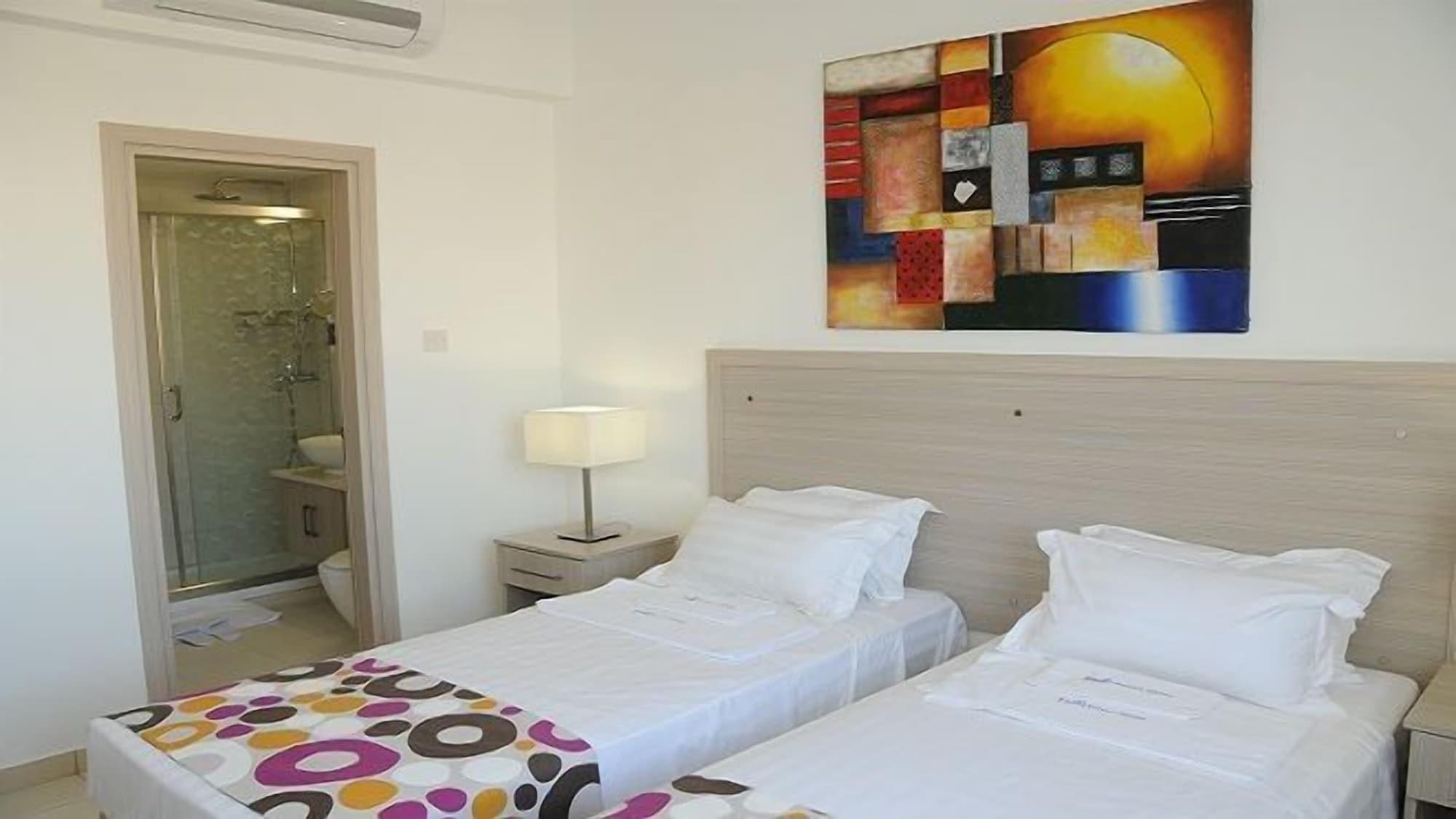 Frixos Suites Hotel Apartments Ларнака Экстерьер фото