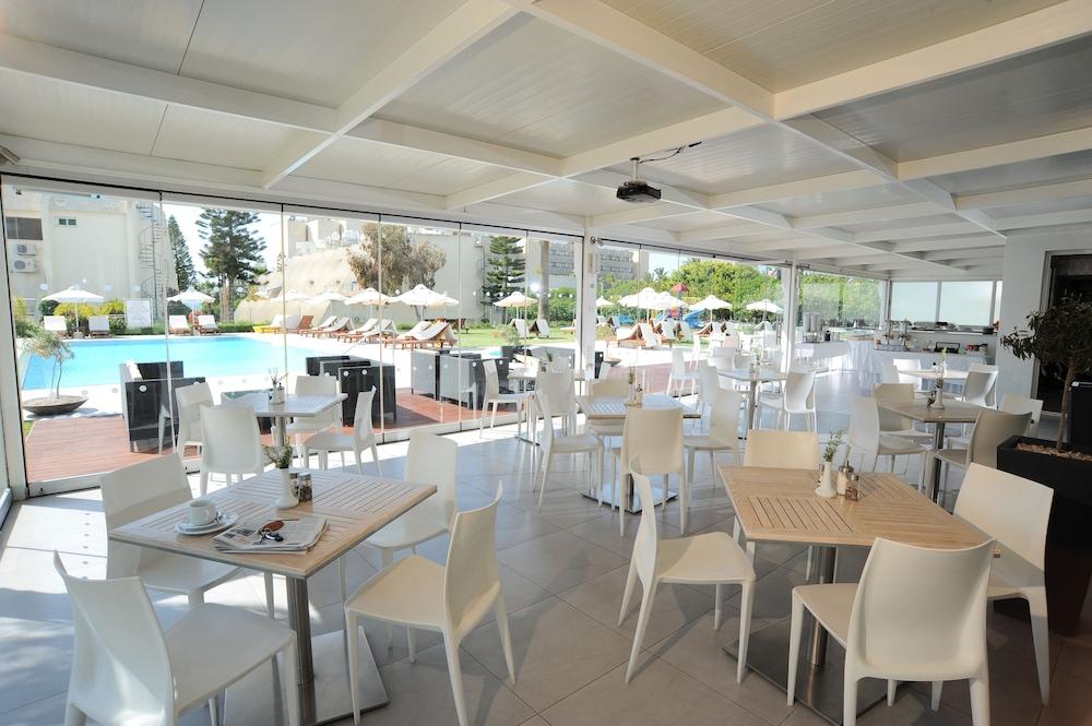 Frixos Suites Hotel Apartments Ларнака Экстерьер фото