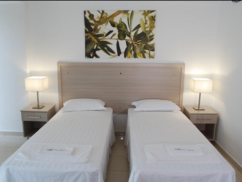 Frixos Suites Hotel Apartments Ларнака Экстерьер фото