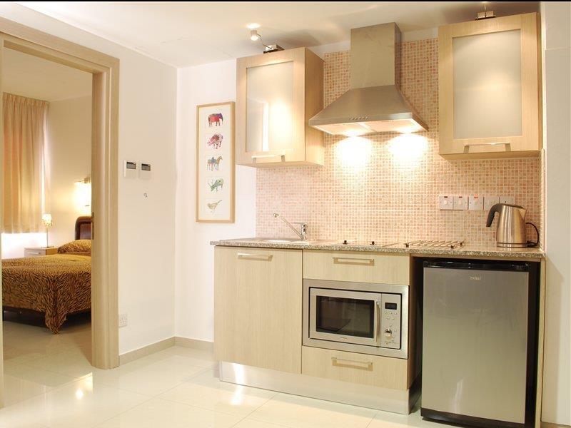 Frixos Suites Hotel Apartments Ларнака Экстерьер фото
