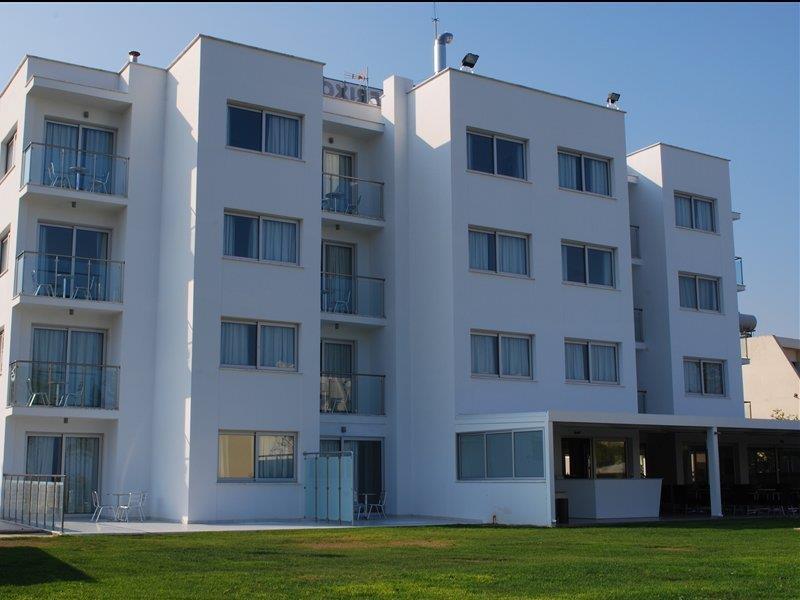 Frixos Suites Hotel Apartments Ларнака Экстерьер фото