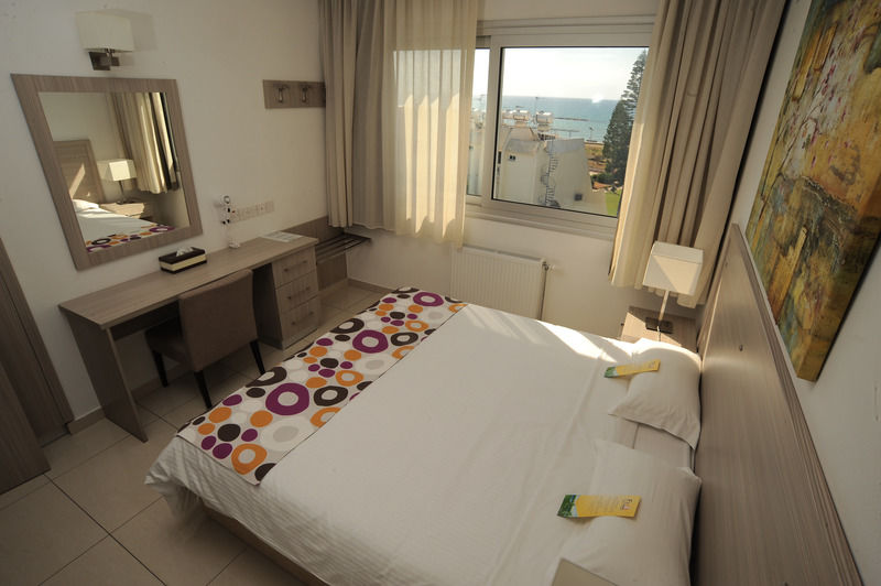 Frixos Suites Hotel Apartments Ларнака Экстерьер фото