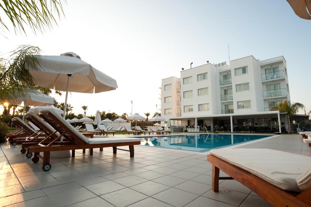 Frixos Suites Hotel Apartments Ларнака Экстерьер фото