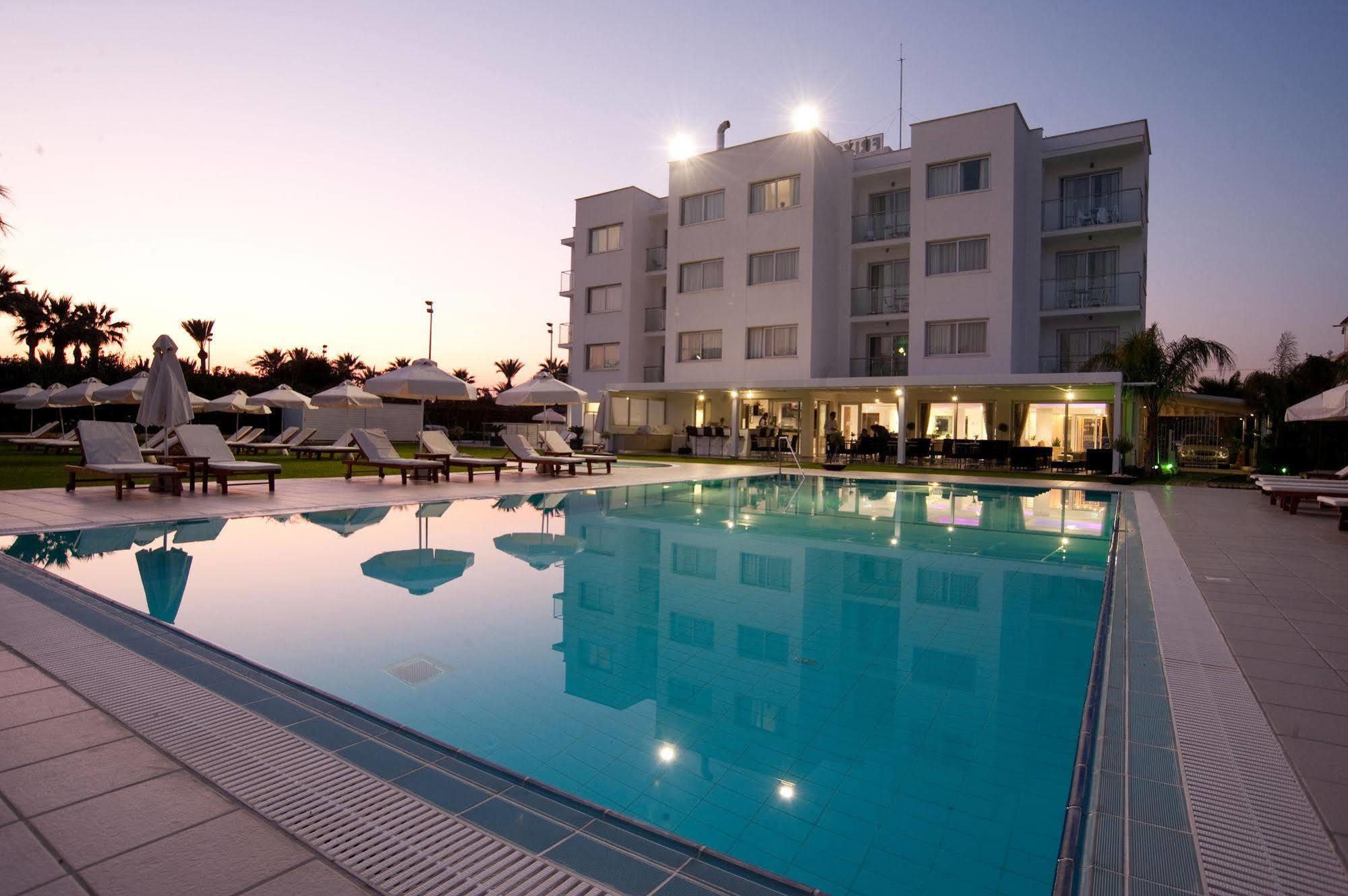 Frixos Suites Hotel Apartments Ларнака Экстерьер фото