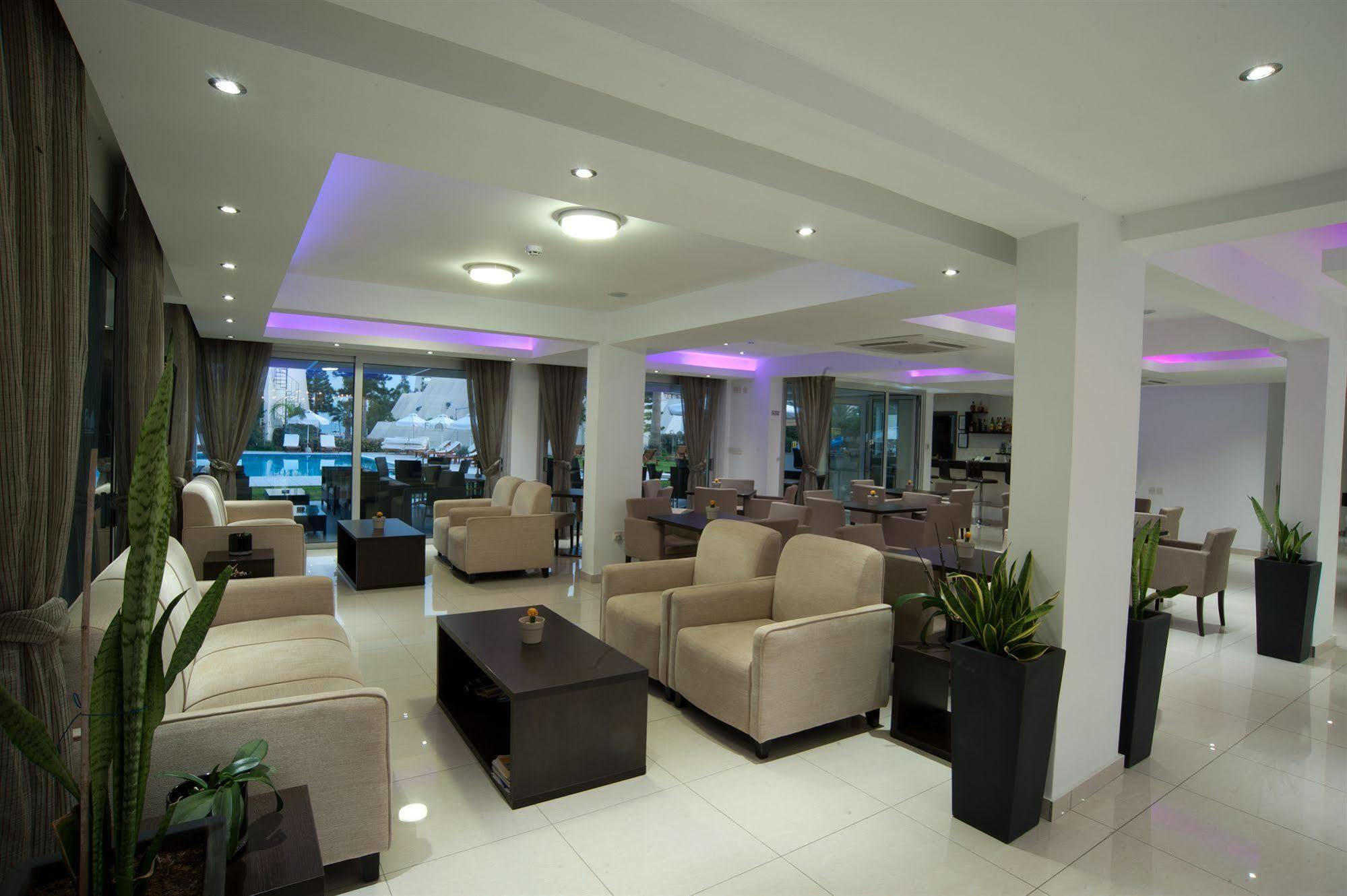Frixos Suites Hotel Apartments Ларнака Экстерьер фото