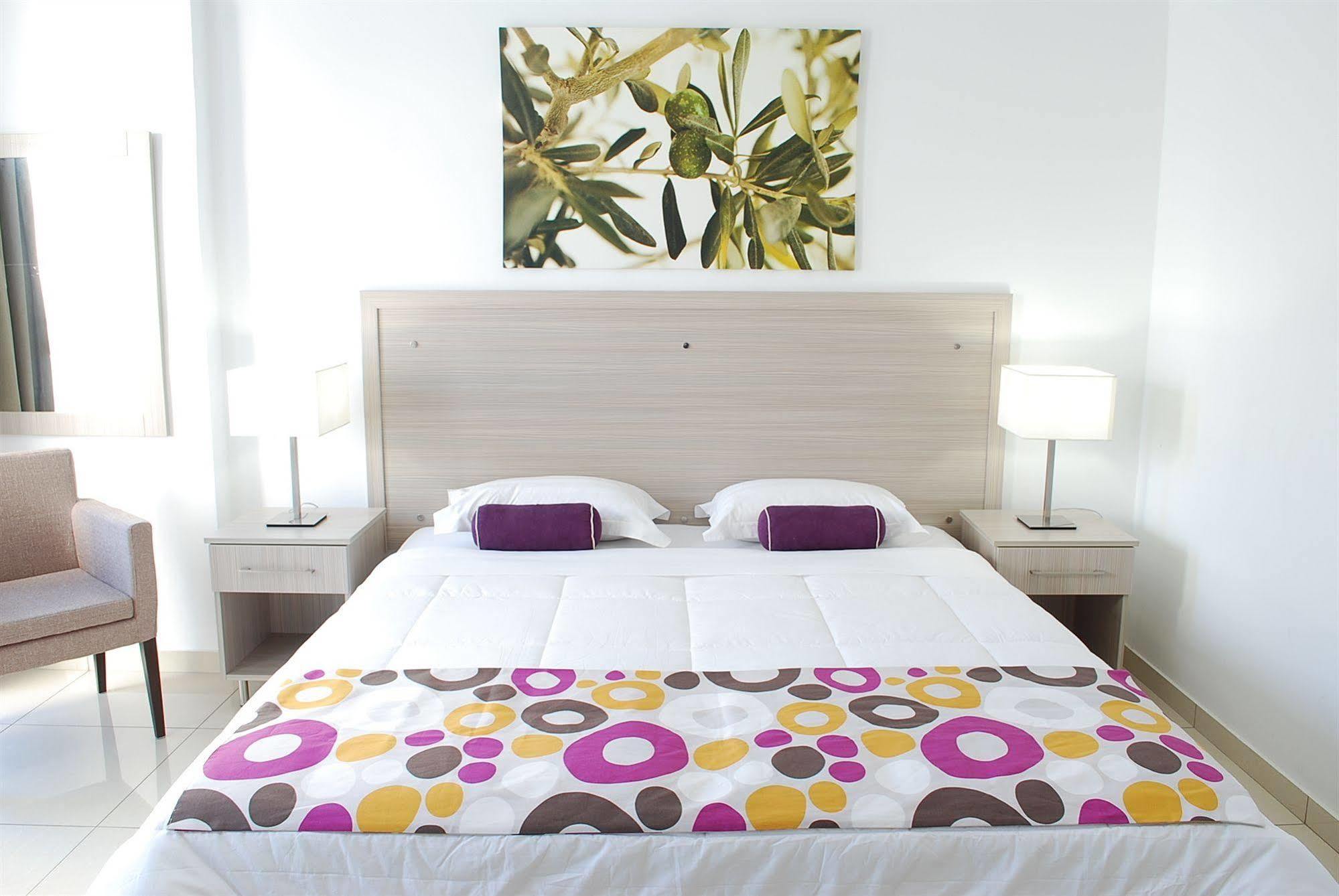 Frixos Suites Hotel Apartments Ларнака Экстерьер фото